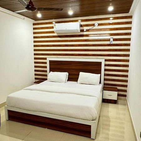 Hotel Walk Inn Faridabad Esterno foto
