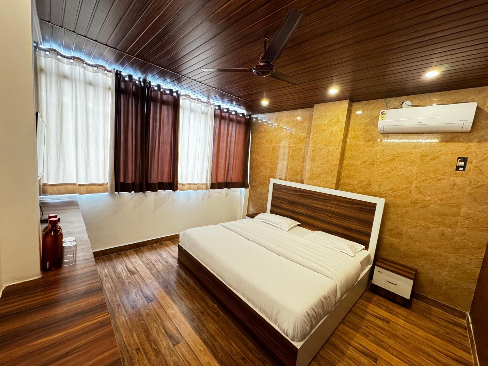 Hotel Walk Inn Faridabad Esterno foto