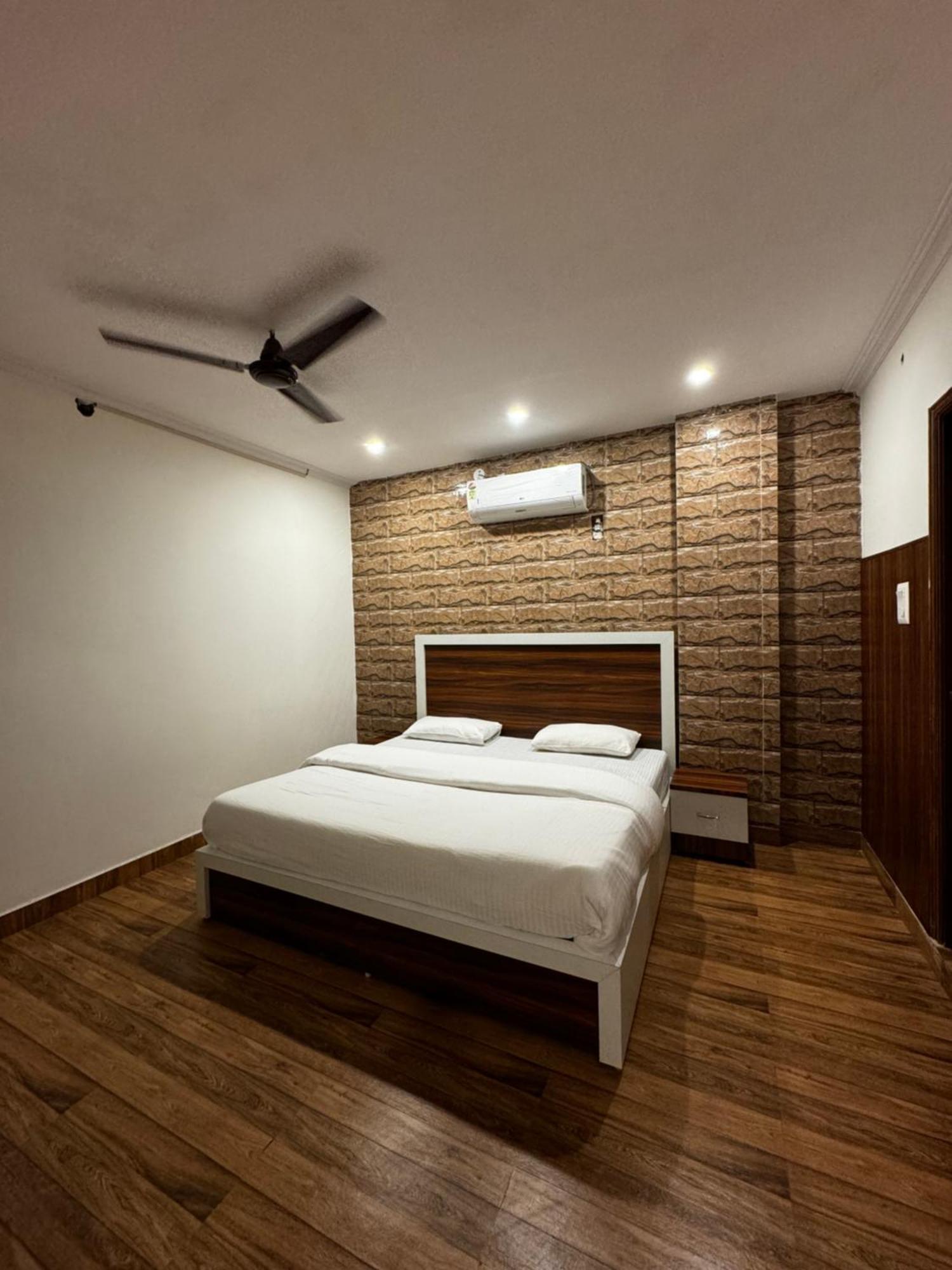 Hotel Walk Inn Faridabad Esterno foto