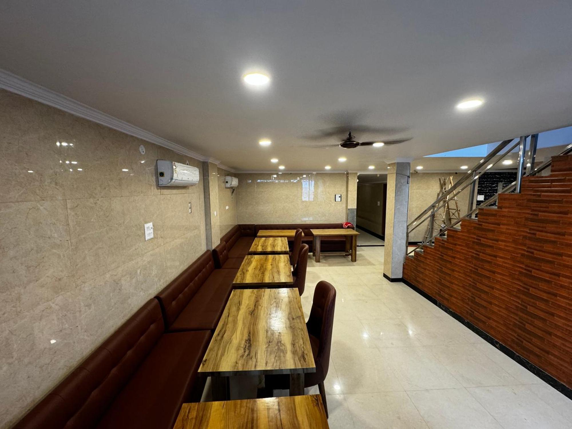 Hotel Walk Inn Faridabad Esterno foto