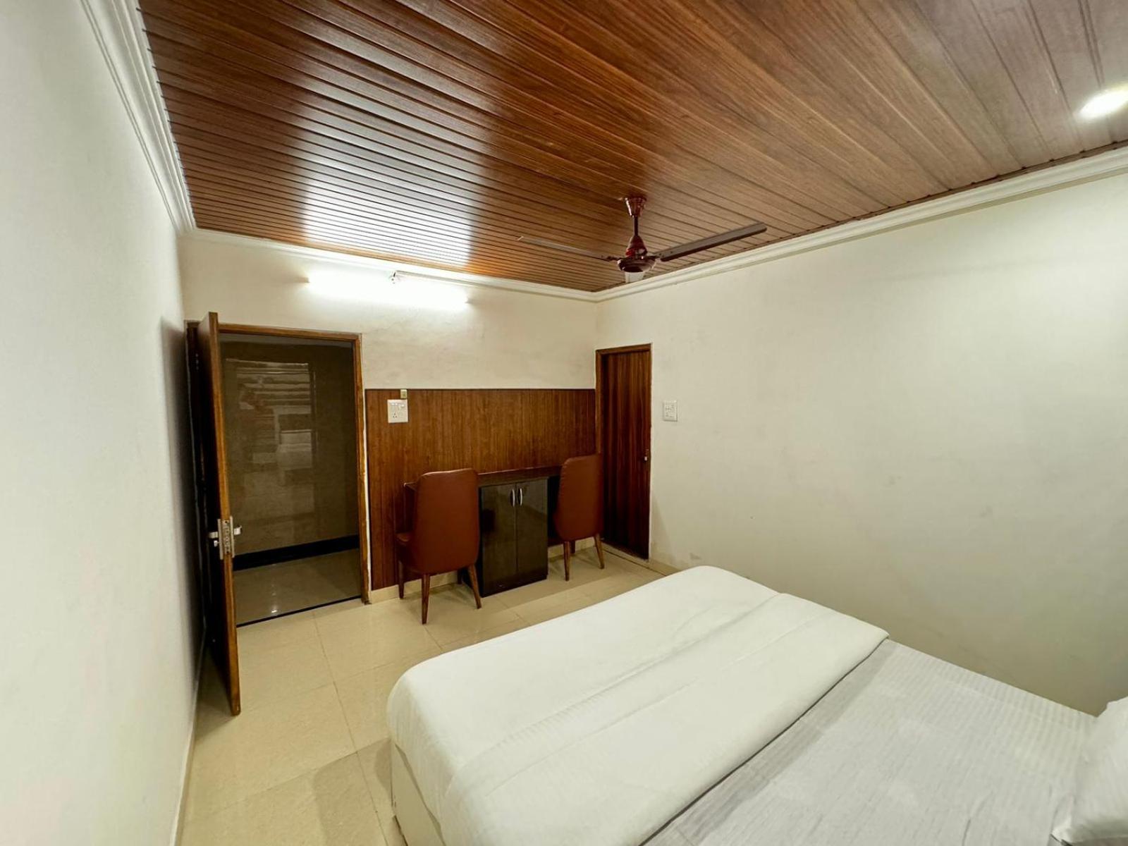 Hotel Walk Inn Faridabad Esterno foto