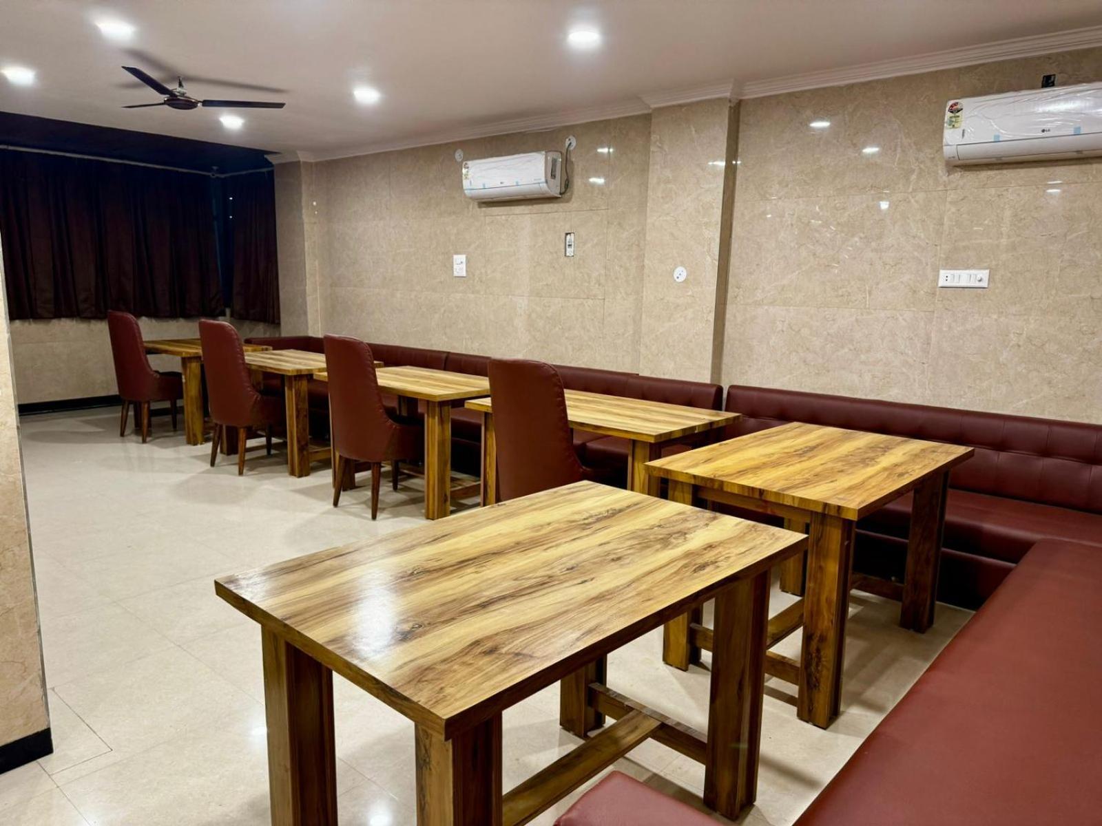 Hotel Walk Inn Faridabad Esterno foto