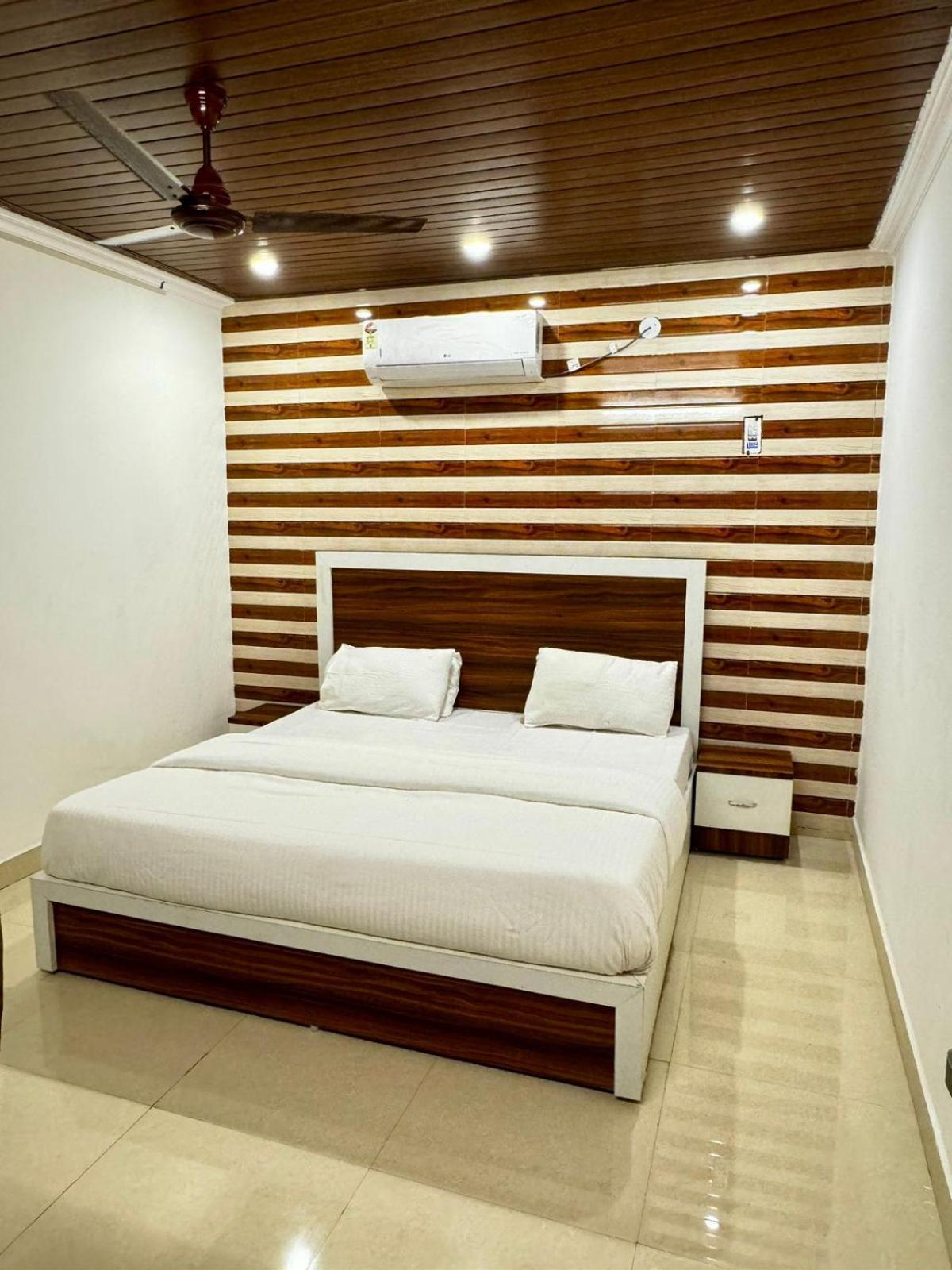 Hotel Walk Inn Faridabad Esterno foto